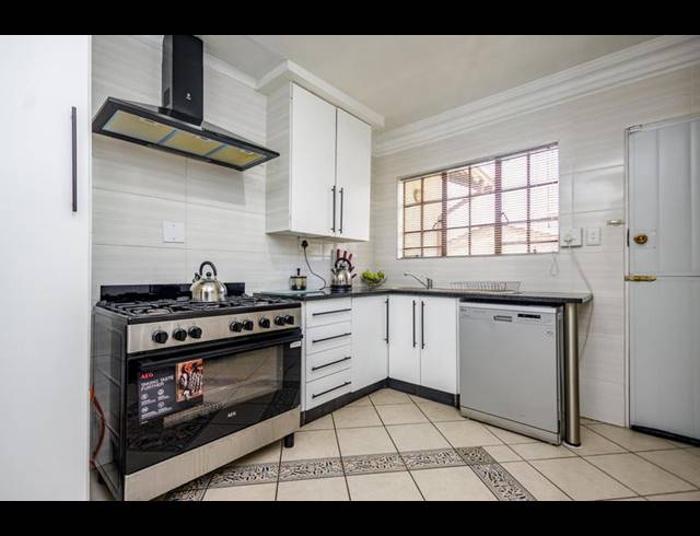 4 BEDROOM HOUSE FOR SALE IN DAWN PARK